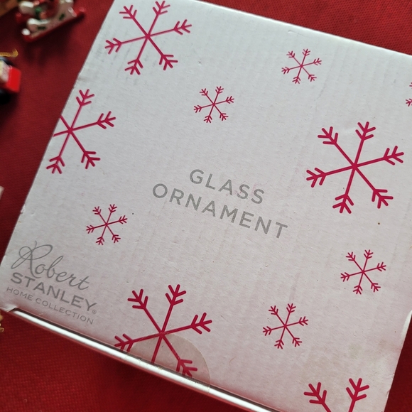 Robert Stanley Glass LED Ornament - Picture 7 of 15